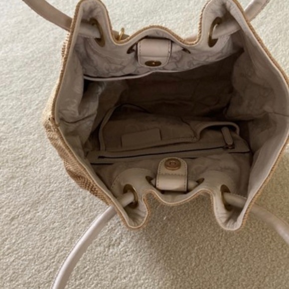 Michael Kors Straw bag with off white leather and gold MK logo and tassel - Picture 6 of 8